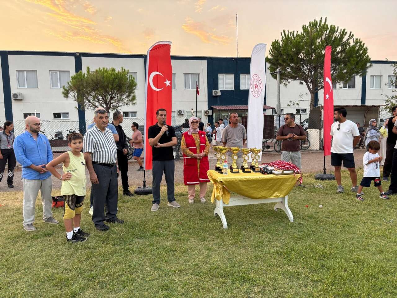 Ortaca'da Minikler ve Büyükler Sahaya Çıktı: Futbol Turnuvasında Şampiyonlar Belli Oldu 1